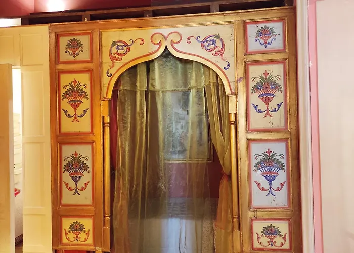 Library's House Apartment *